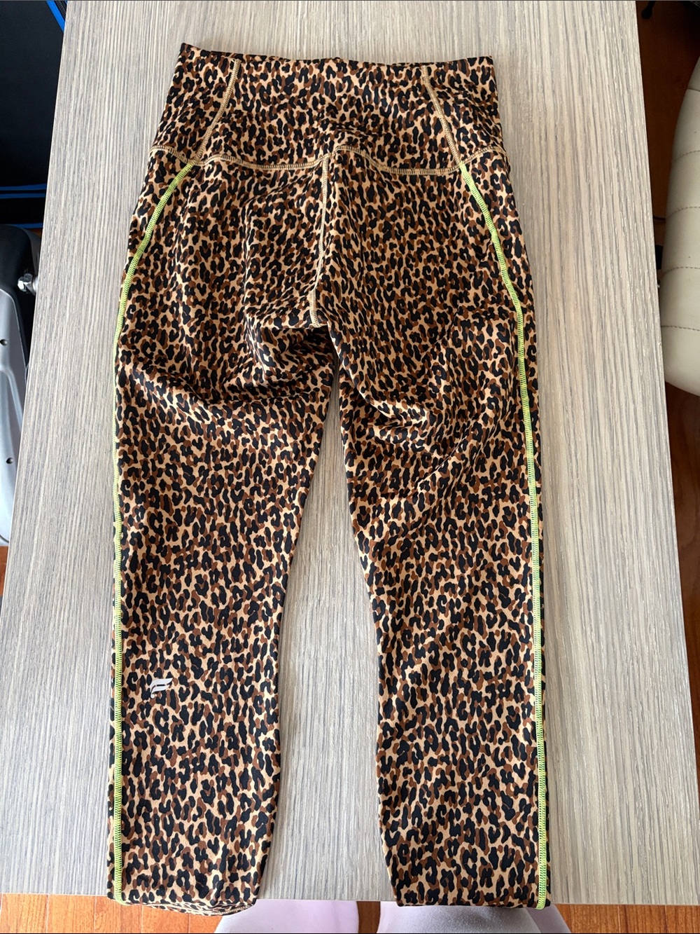 Fabletics Define PowerHold Ultra High-Waisted 7/8 Leopard Leggings Size M NWT - Picture 4 of 7